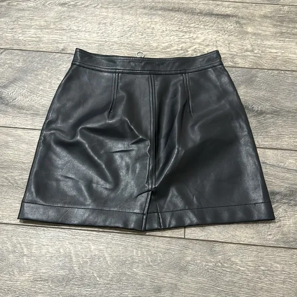 • Wilfred Free / Aritzia • Women’s Roxanne Mini Skirt  Japanese vegan leather 2