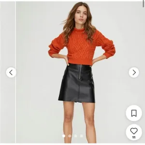 • Wilfred Free / Aritzia • Women’s Roxanne Mini Skirt  Japanese vegan leather 2