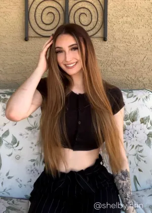 Abigail Ribbed Buttoned Crop Top - Black