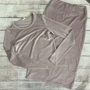 Aritzia Wilfred Free Pink Velour Bela Skirt Set