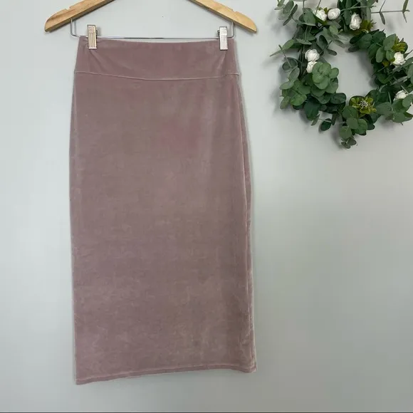Aritzia Wilfred Free Pink Velour Bela Skirt Set