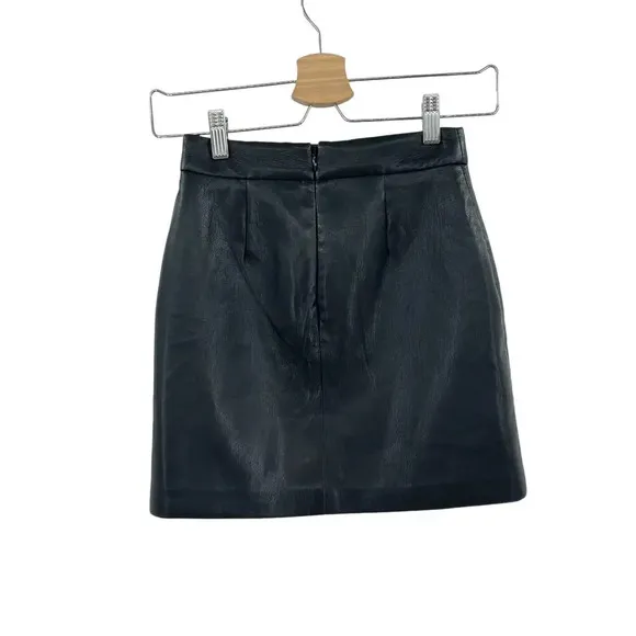 Aritzia Wilfred Patio Mini Skirt High-waisted Vegan Leather Black Size 00