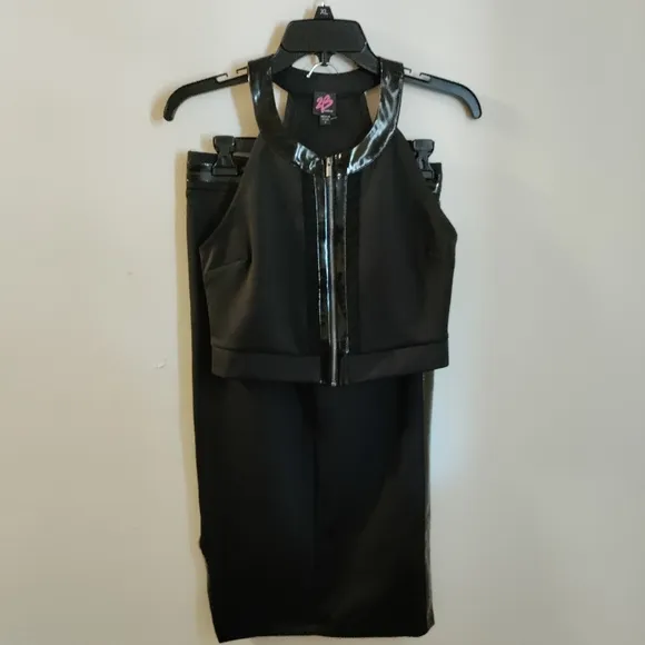 Bebe 2B skirt set