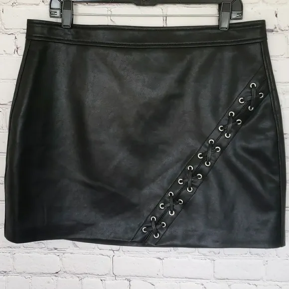 BLANK NYC Spend The Night Lace Up Faux Leather Mini Skirt--Sz 32