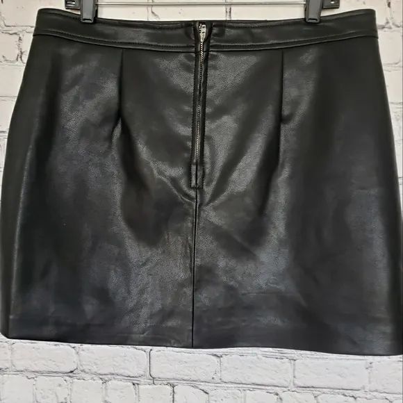 BLANK NYC Spend The Night Lace Up Faux Leather Mini Skirt--Sz 32