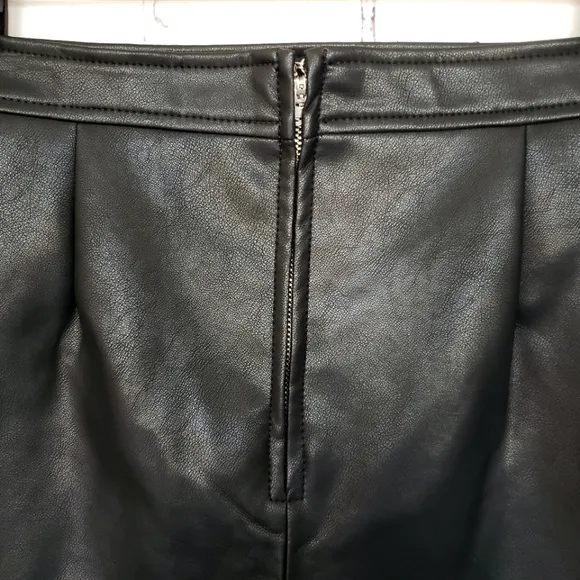 BLANK NYC Spend The Night Lace Up Faux Leather Mini Skirt--Sz 32