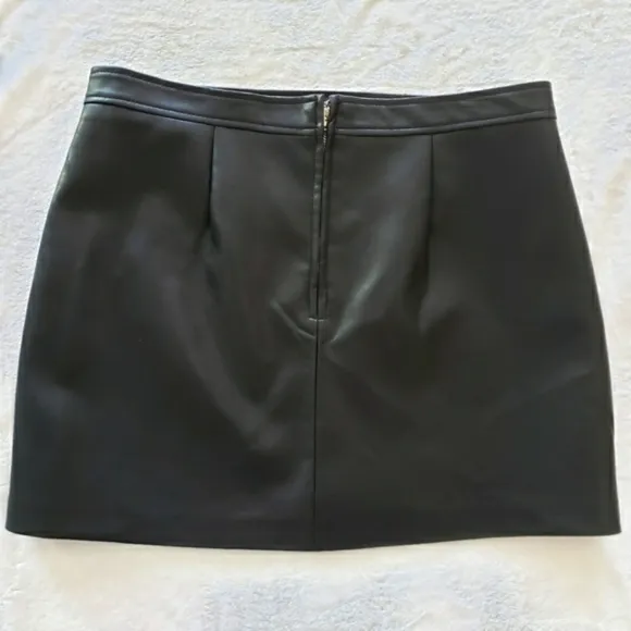 BLANK NYC Spend The Night Lace Up Faux Leather Mini Skirt--Sz 32