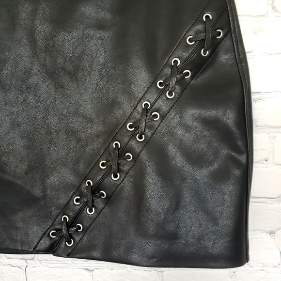 BLANK NYC Spend The Night Lace Up Faux Leather Mini Skirt--Sz 32