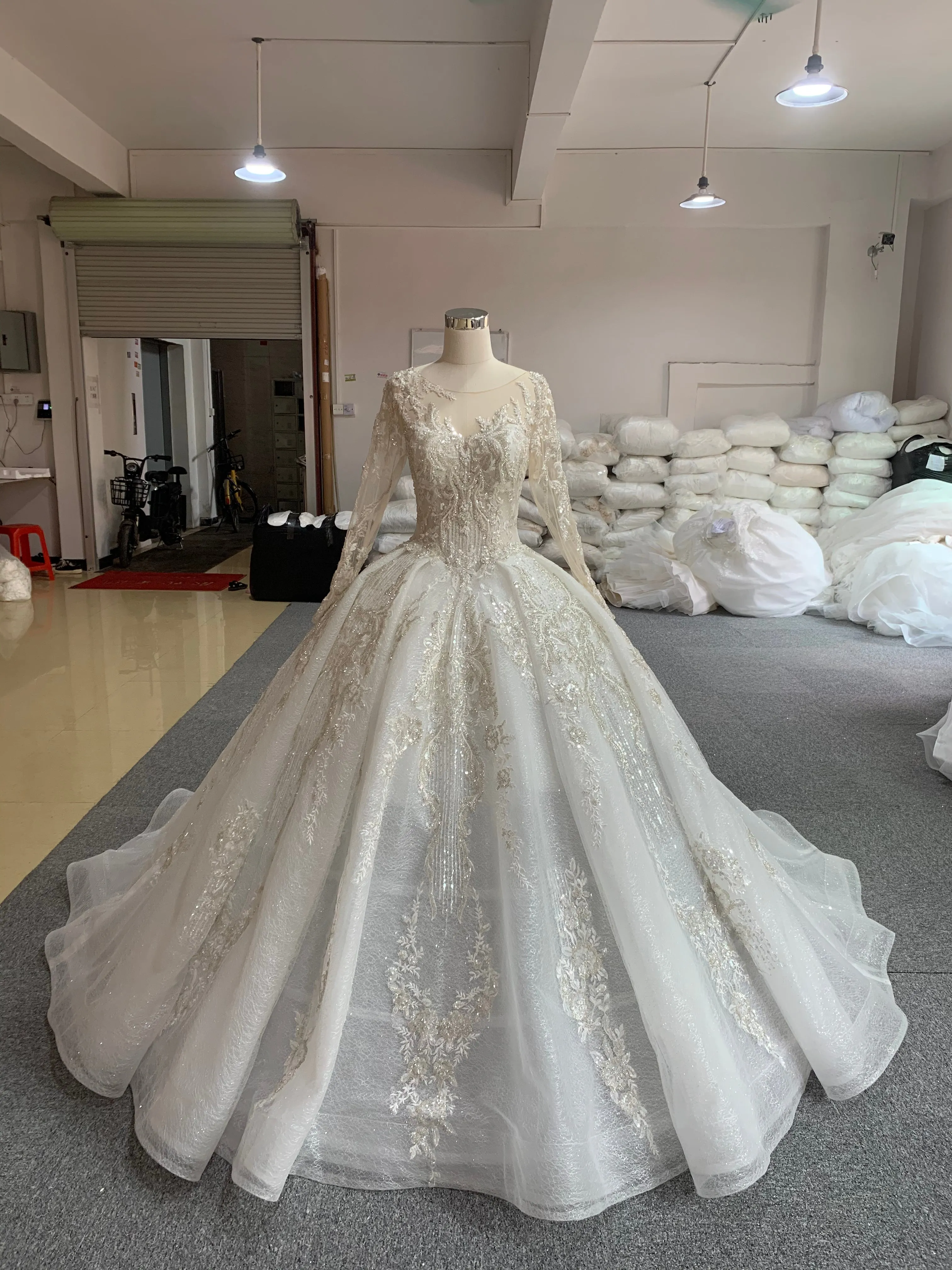 BYG luxury royal long sleeves wedding dress