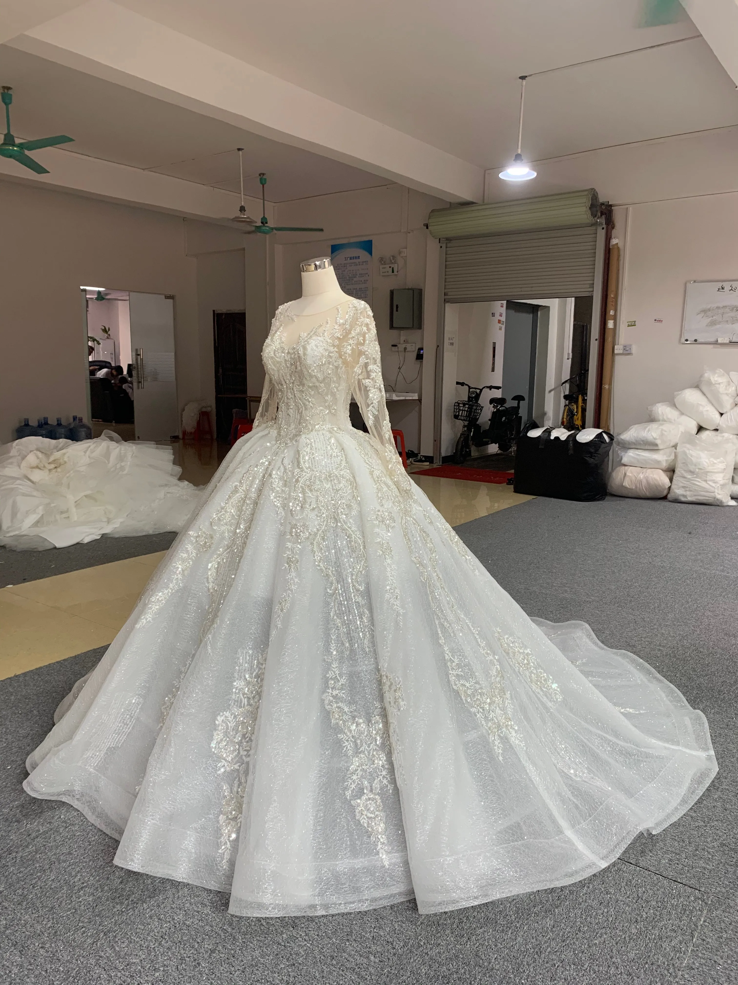 BYG luxury royal long sleeves wedding dress