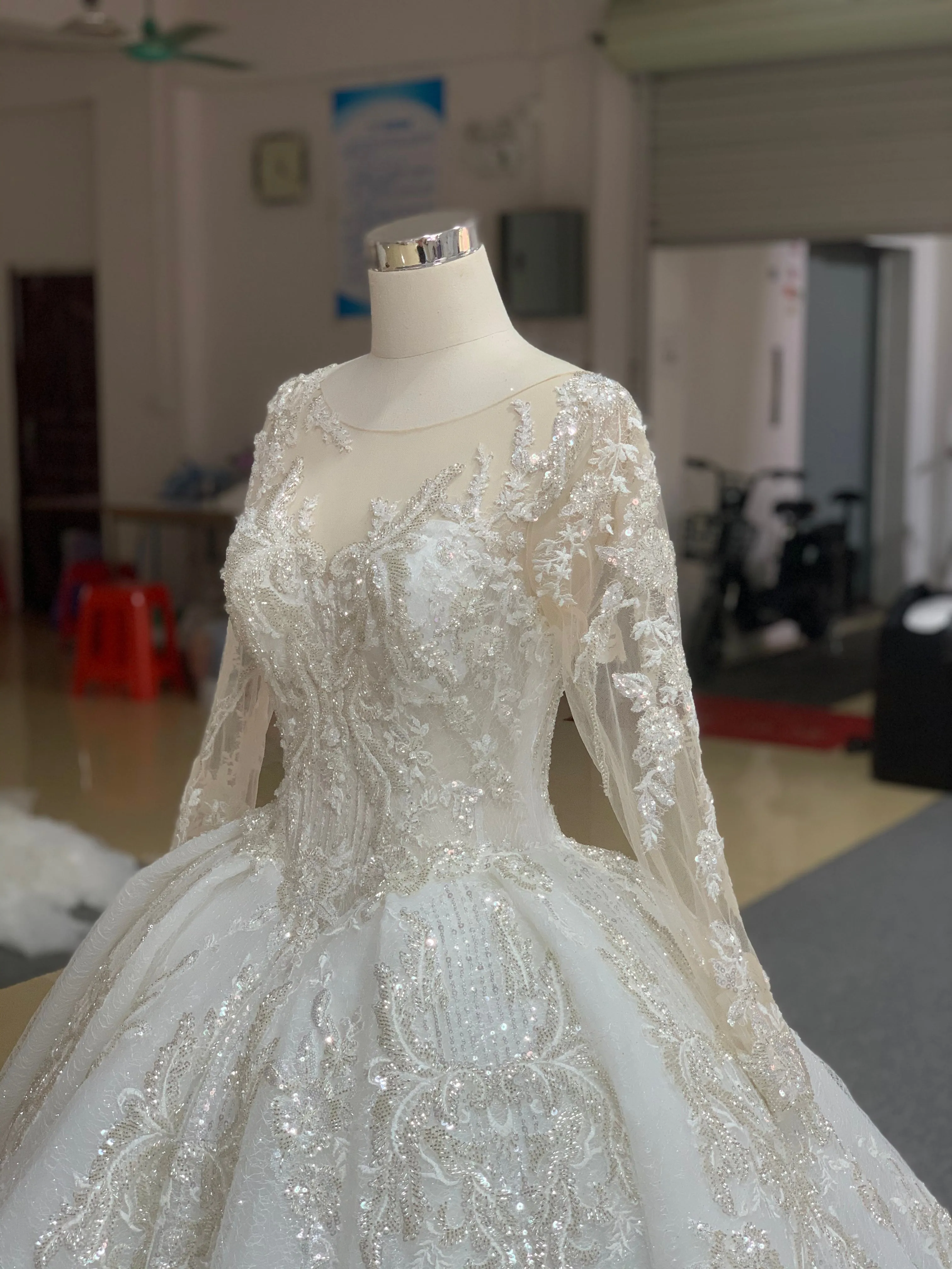 BYG luxury royal long sleeves wedding dress
