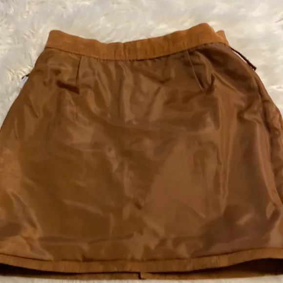 CLEAN LINES LEATHER MINI SKIRT LENGTH 16” WAIST 28/29” COLOR TAN ZIPPER BACK