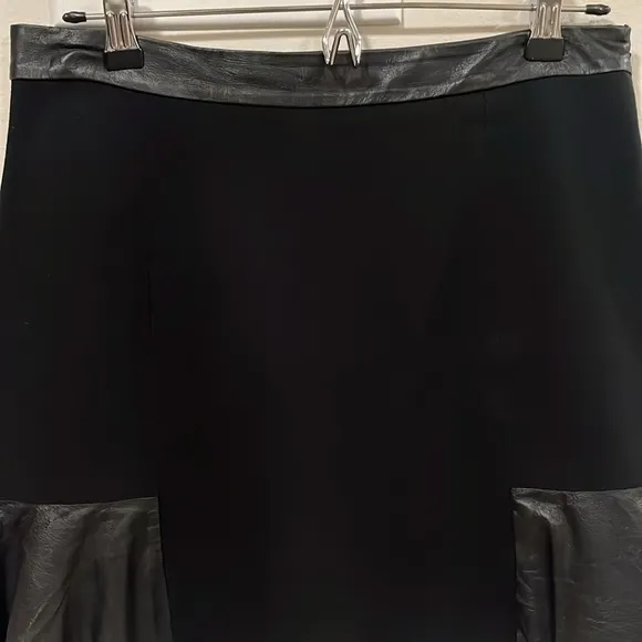 CLUB MONACO Black Lambs Leather Trim/Panel Mini Skirt, Size 4