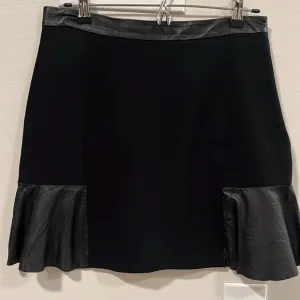 CLUB MONACO Black Lambs Leather Trim/Panel Mini Skirt, Size 4