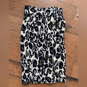Diane von furstenburg skirt. leopard print.  Purchased almost 20 years ago. Knit