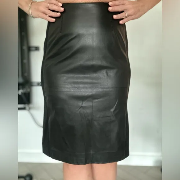 Ellen Tracy 100% Leather Pencil Skirt in size 6