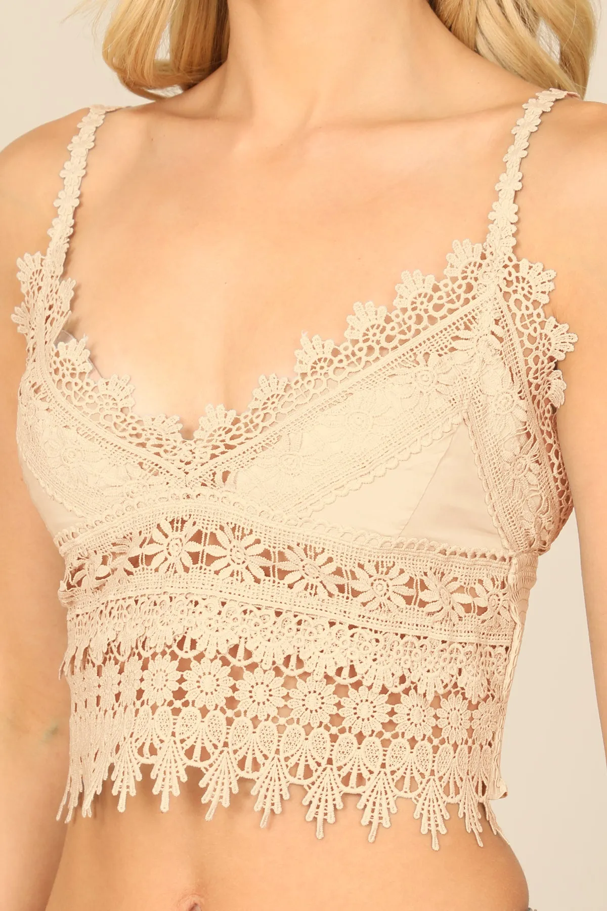 FLORAL LACE DETAIL CROP TOP