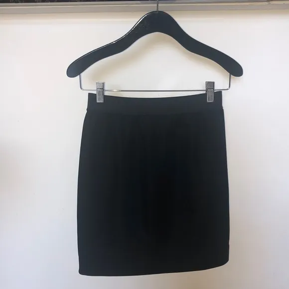 Genuine leather front skirt.