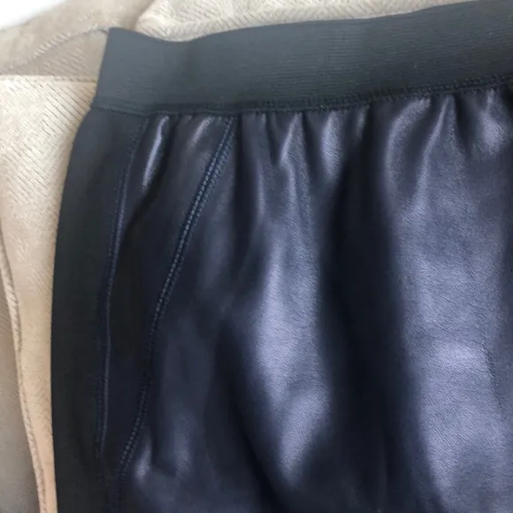Genuine leather front skirt.