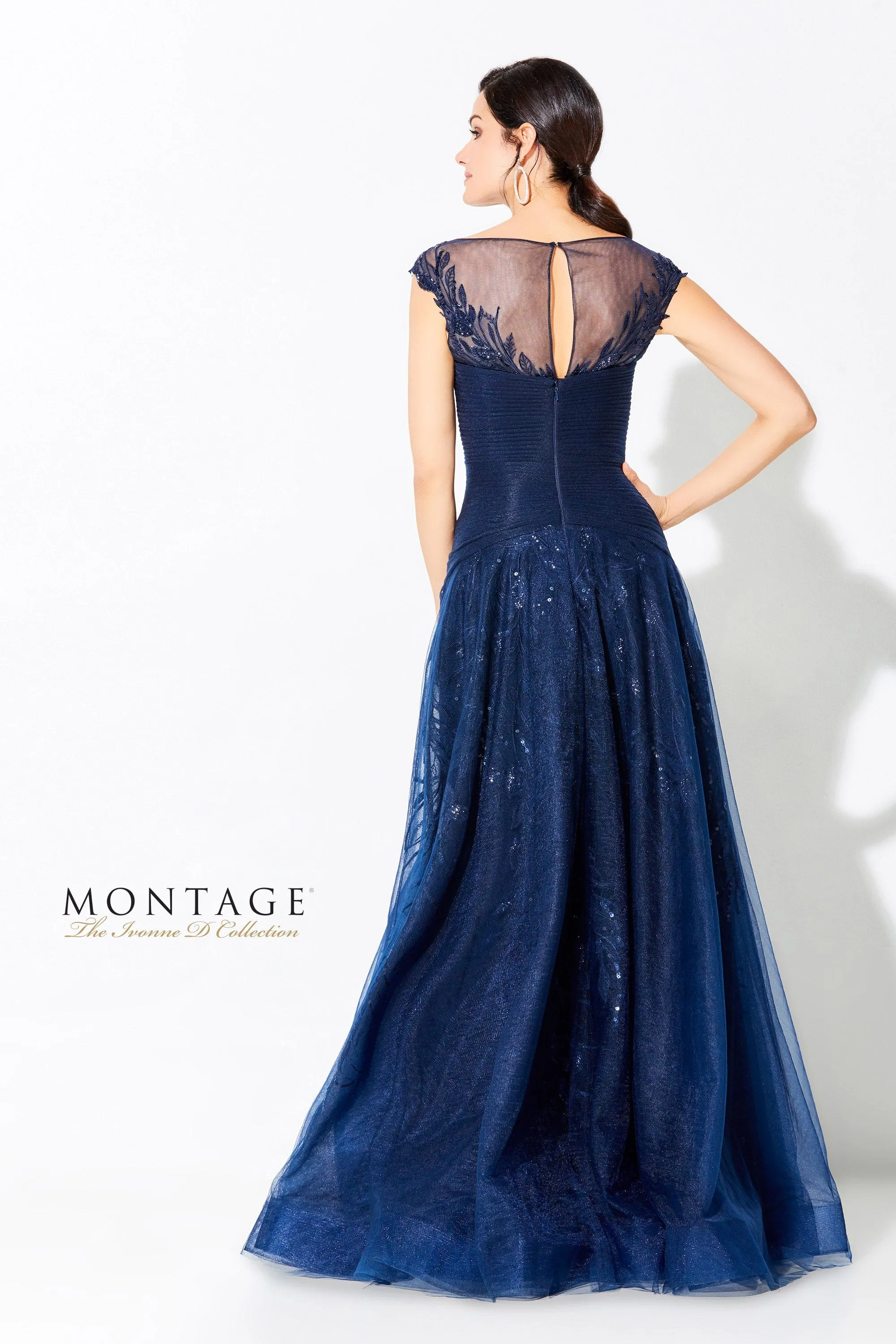 Ivonne D: 220D28