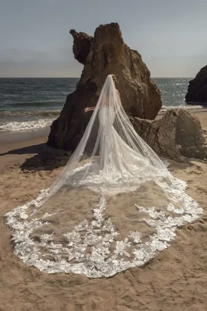 Kitty Chen Alessandra Diamond White Size 150" Veil