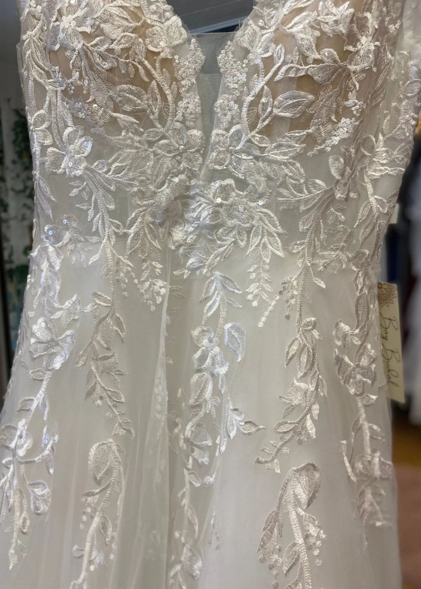 Laura ivory tulle and lace applique wedding dress size Express NZ wide