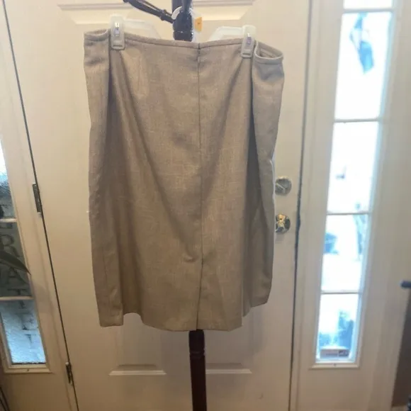NWOT ISABELLA TAN 2 PIECE SKIRT SUIT SIZE 29W