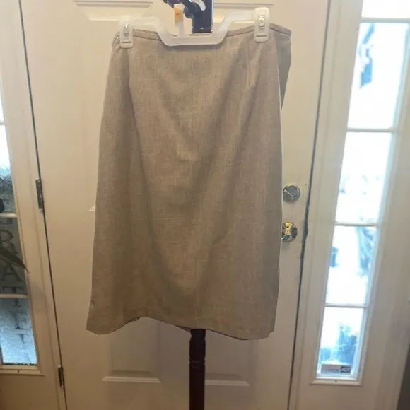 NWOT ISABELLA TAN 2 PIECE SKIRT SUIT SIZE 29W
