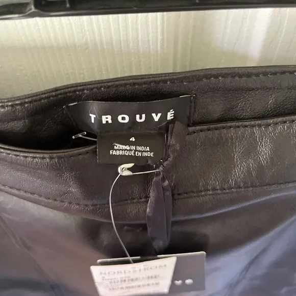 NWT $228 TROUVE NORDSTROM CURVED HEM BLACK LEATHER SKIRT Sz 4
