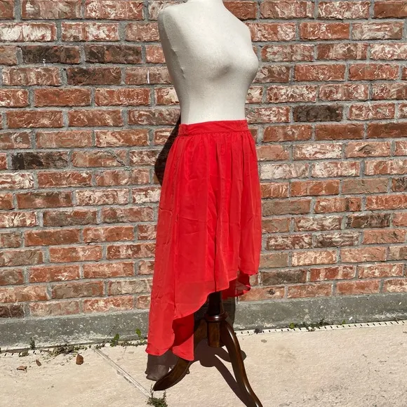 NWT Romeo &amp; Juliet Couture 2 layer red high-low skirt / M