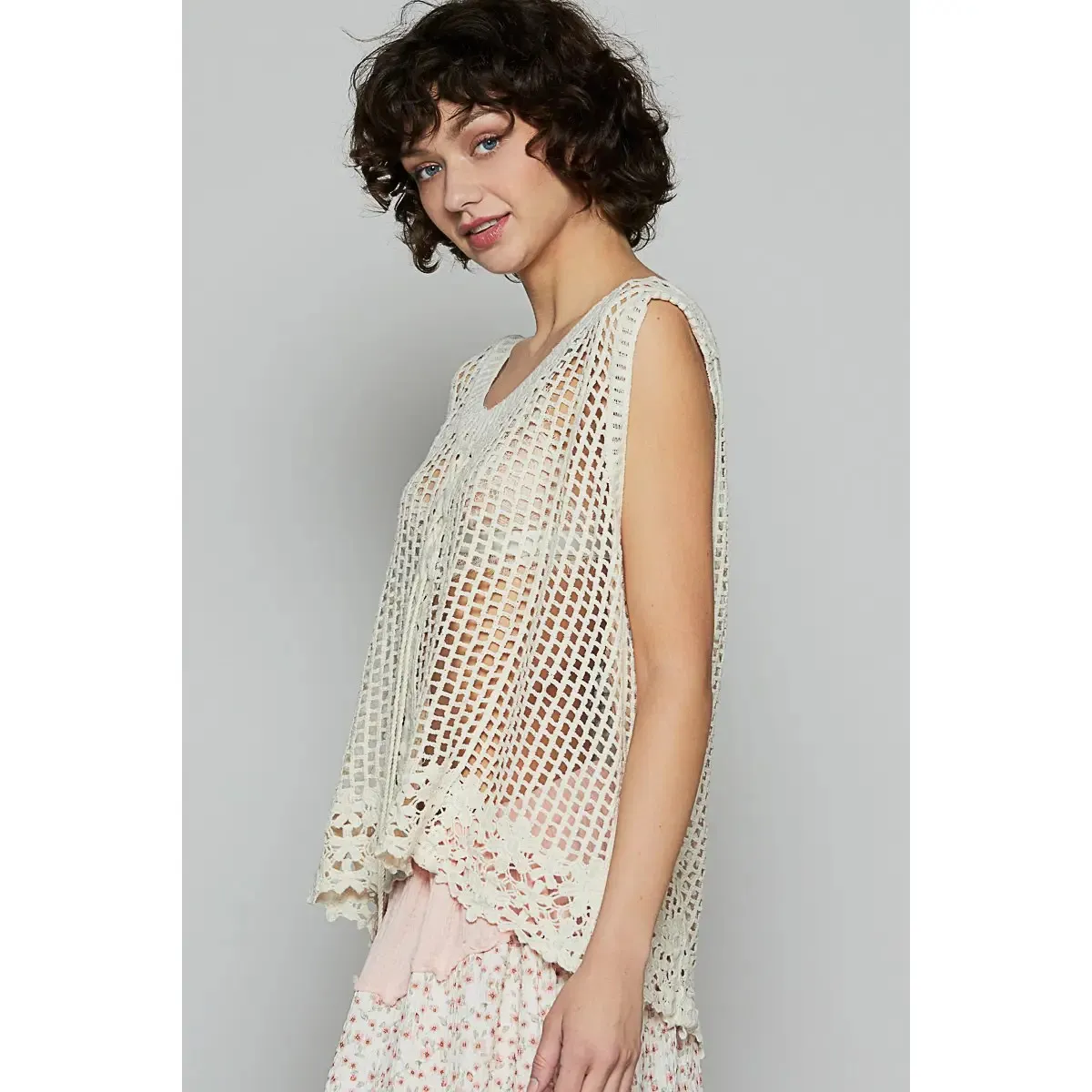 POL Clothing Natural V-Neck Sleeveless Crochet Top