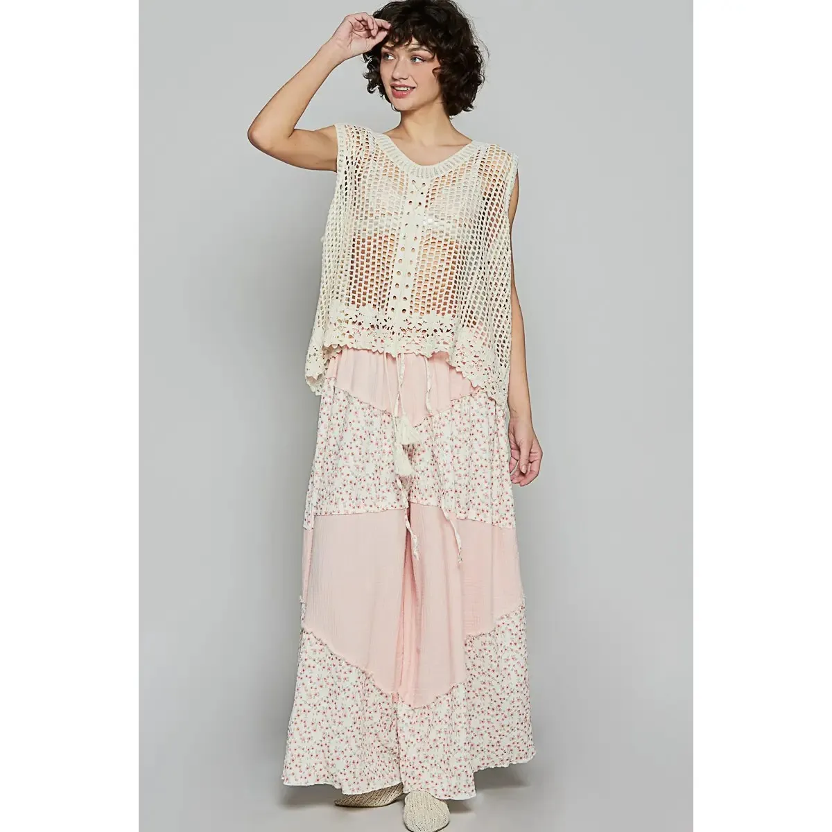 POL Clothing Natural V-Neck Sleeveless Crochet Top