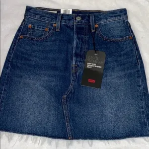 PREMIUM LEVIS DENIM SKIRT