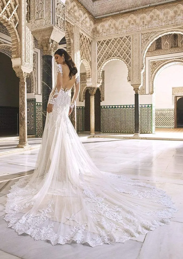 Pronovias Privee: Alkatif
