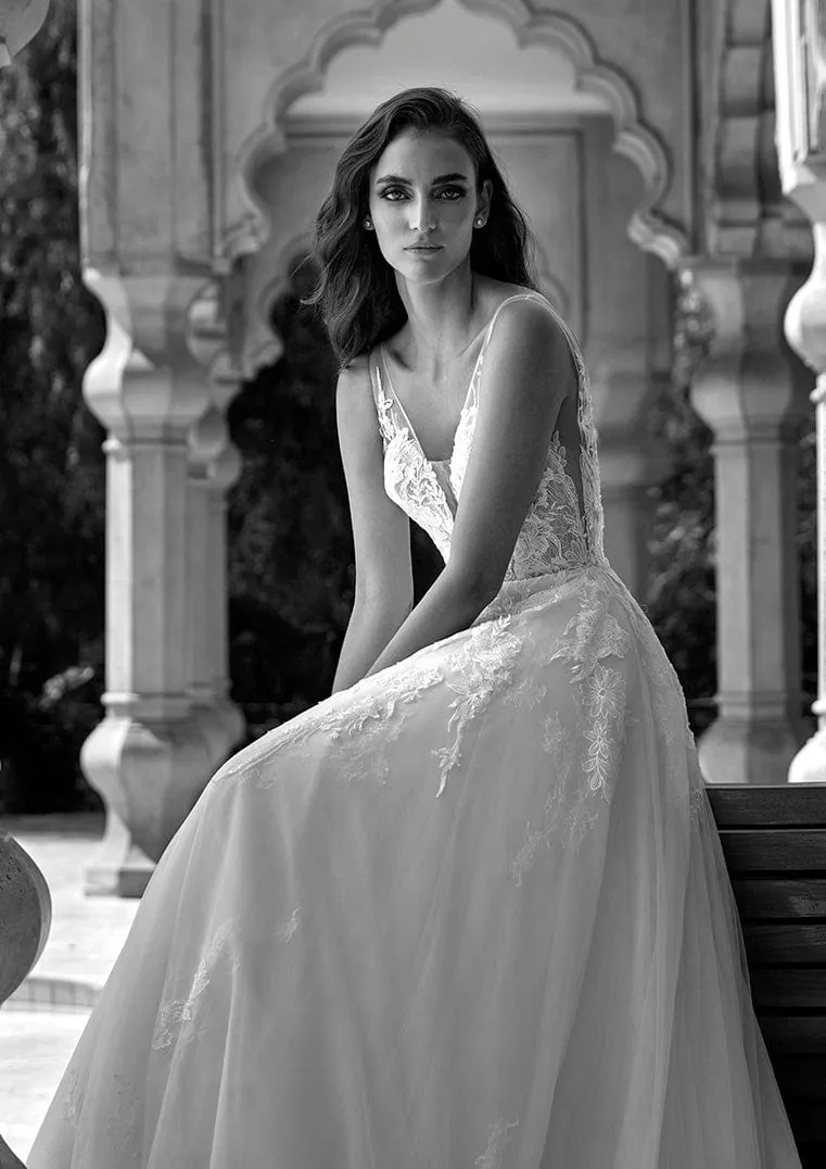 Pronovias: Vesuvius