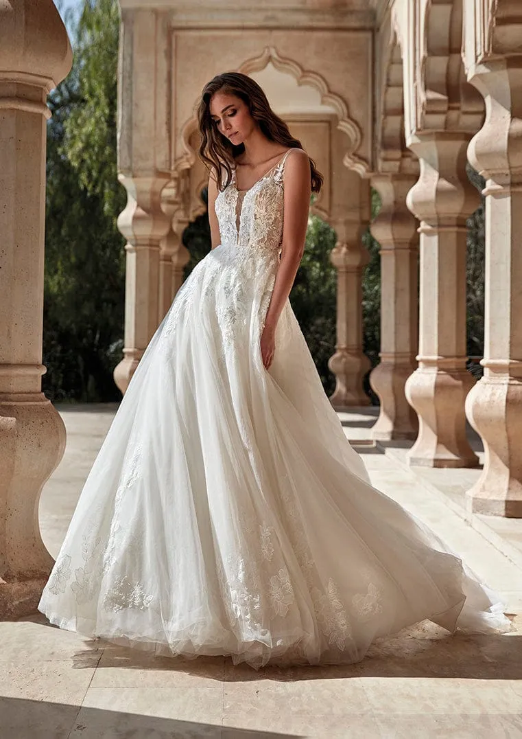 Pronovias: Vesuvius