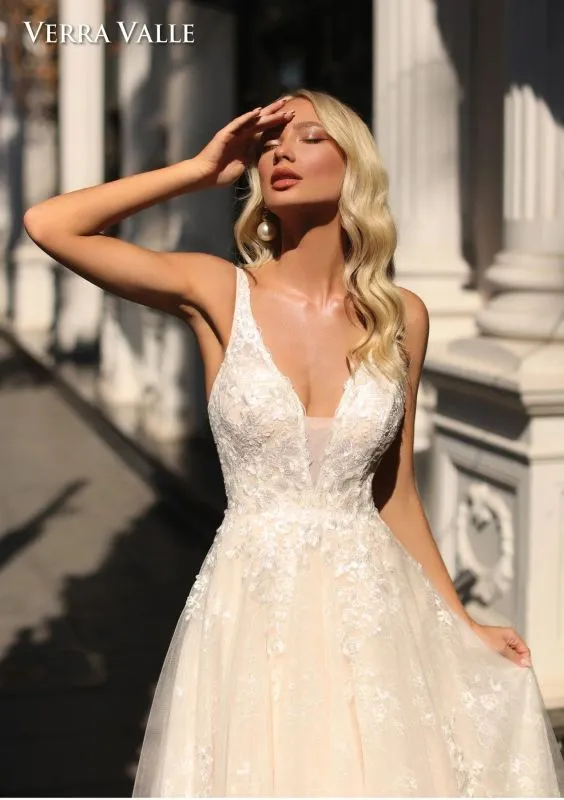 Verra Valle Size 6 900283 Ivory/Blush Gown