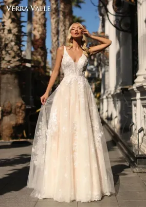 Verra Valle Size 6 900283 Ivory/Blush Gown