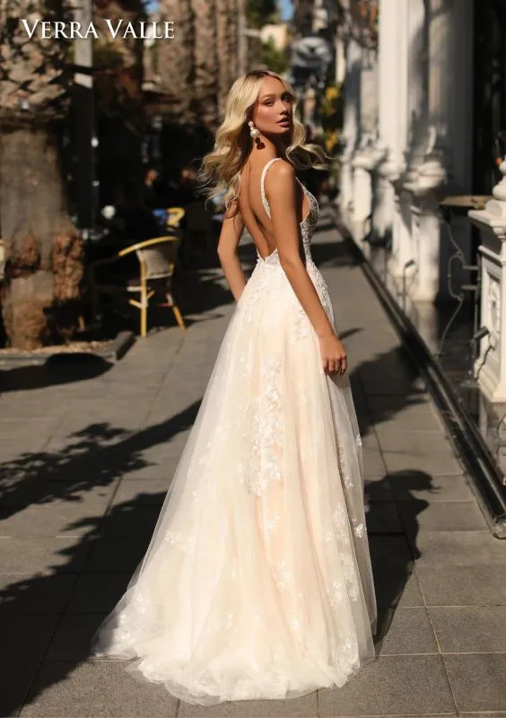 Verra Valle Size 6 900283 Ivory/Blush Gown
