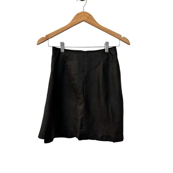 Women's Danier Leather Skirt Size 4 Black