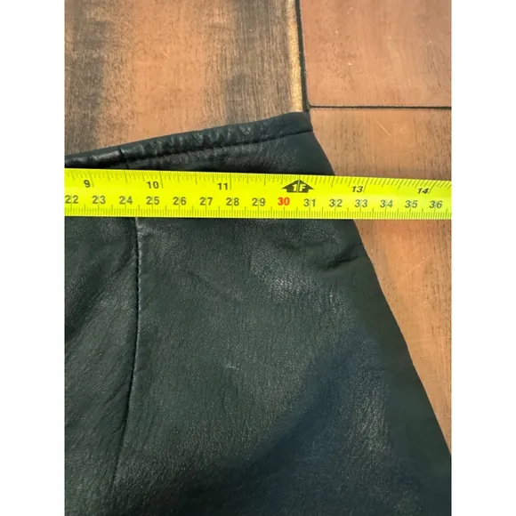 Women's Danier Leather Skirt Size 4 Black
