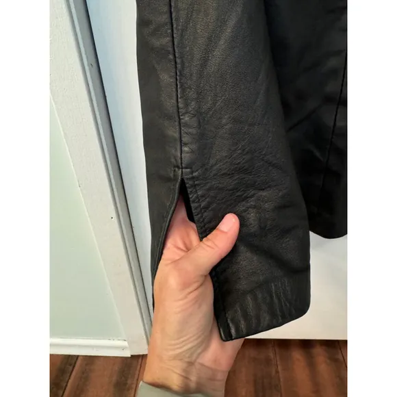 Women's Danier Leather Skirt Size 4 Black