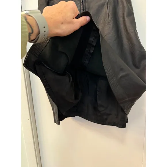 Women's Danier Leather Skirt Size 4 Black