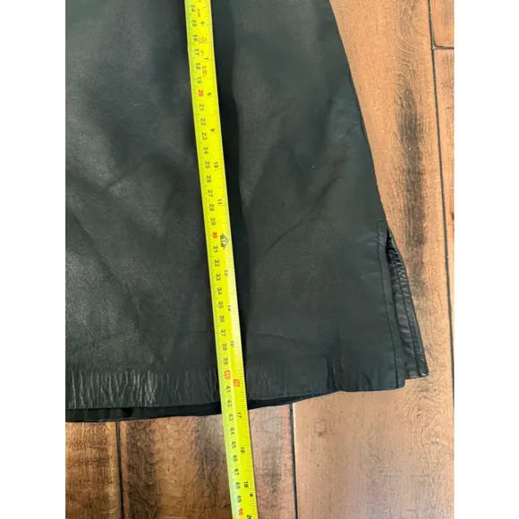 Women's Danier Leather Skirt Size 4 Black
