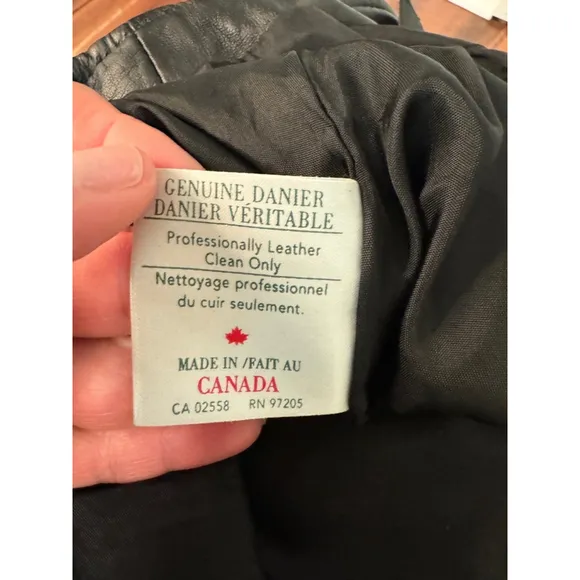 Women's Danier Leather Skirt Size 4 Black