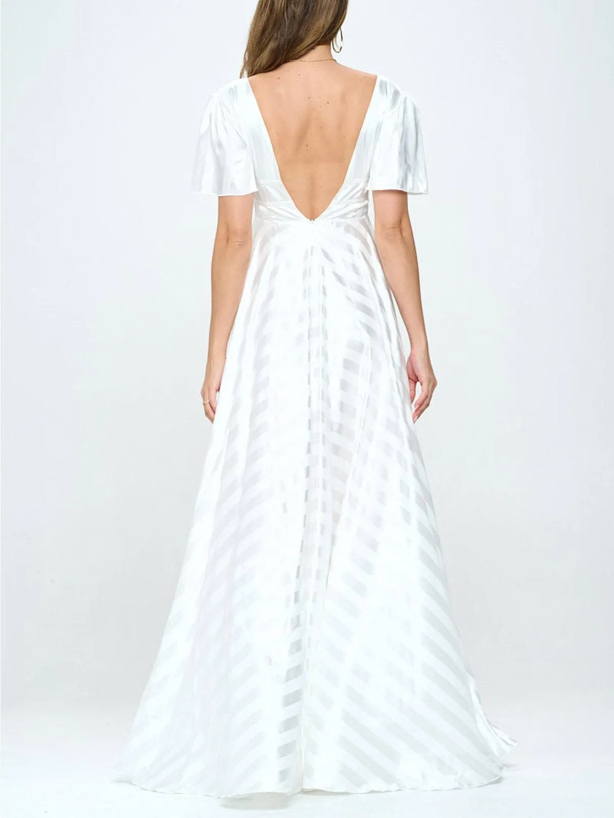 WOMEN'S SHORT SLEEVE V-NECK LOW OPEN BACK DETAILED MAXI DRESS