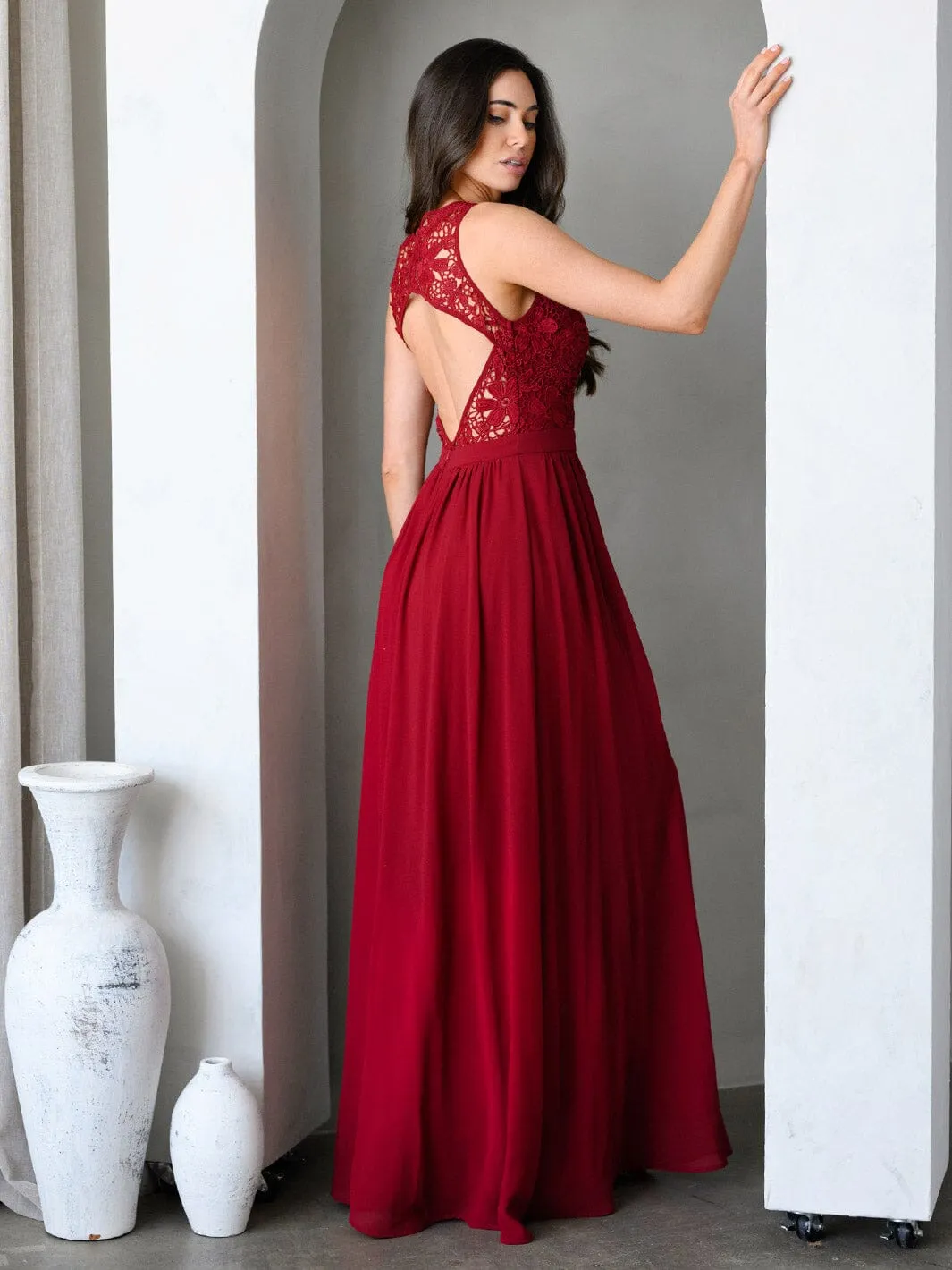 WOMEN'S SLEEVELESS LACE OPEN BACK GOWN MAXI DRESS
