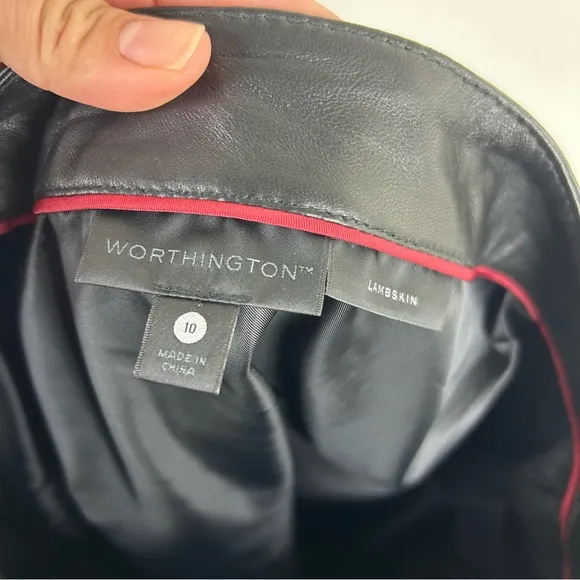 Worthington Lambskin Leather black zipper front pencil skirt size: 10