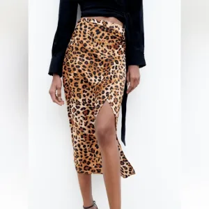 Zara Tiger 🐅 Print ANIMAL PRINT SKIRT. Size M